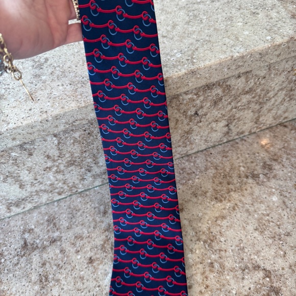 GUCCI MEN'S GG LOGO NAVY BLUE WITH RED DESIGN TIE BRAND NEW WIDEST 3" 10 - Picture 2 of 4